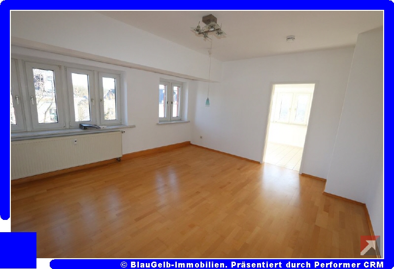 2-raum-dachgeschoss-wohnung-mit-klimaanlage-in-freistehender-villa